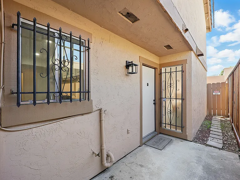 656 Ash Ct — Photo 4