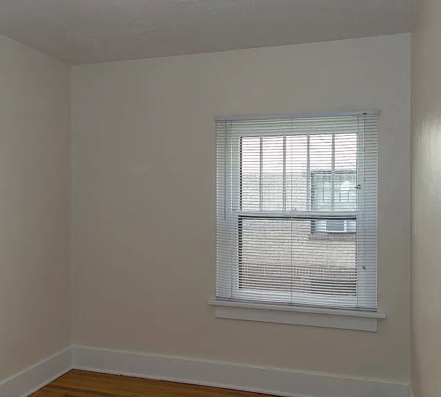 Corona Court Apartments — Photo 23