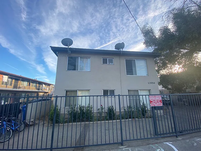 13554 Cantlay St #8 — Photo 17