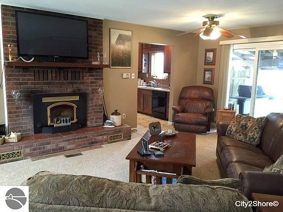 3rd image of 6432 W Circle Dr