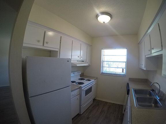 3rd image of 2052 Rogers St #3