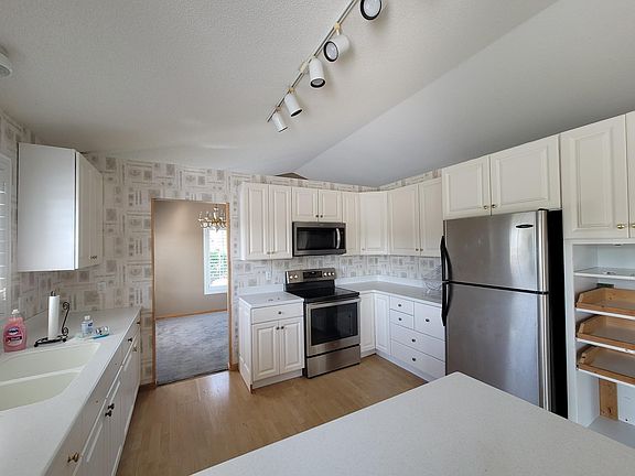 3rd image of 36860 Eaglewood Ave