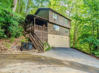 937 Ski Mountain Rd, Gatlinburg, TN 37738