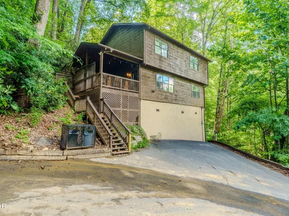 937 Ski Mountain Rd, Gatlinburg, TN 37738