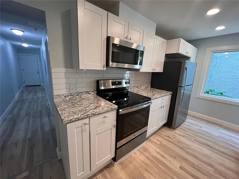 910 Oliver Ave N #5 — Photo 5