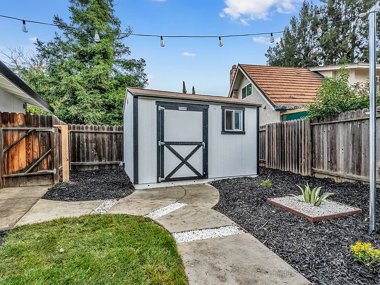 1619 Monarch Ln — Photo 30