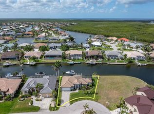 571 Port Bendres Dr, Punta Gorda, FL 33950
