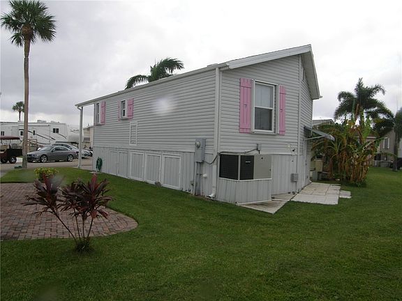 3rd image of 1327 Nettles Blvd