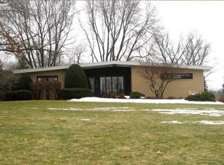 12317 Barony Dr, Dubuque, IA 52001