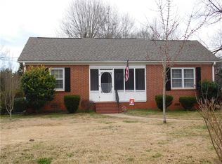605 S Townville St, Seneca, SC 29678