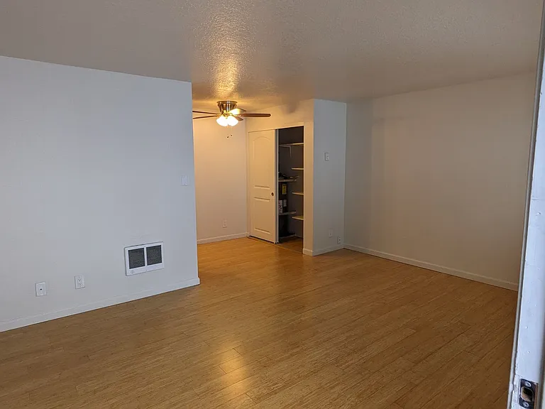 4102-4128 SE Cesar E Chavez Blvd — Photo 8