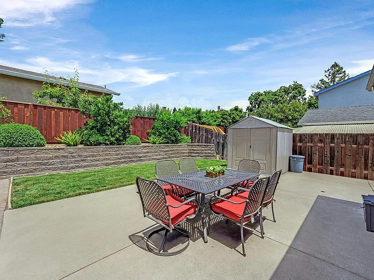 2883 Westchester Dr — Photo 10