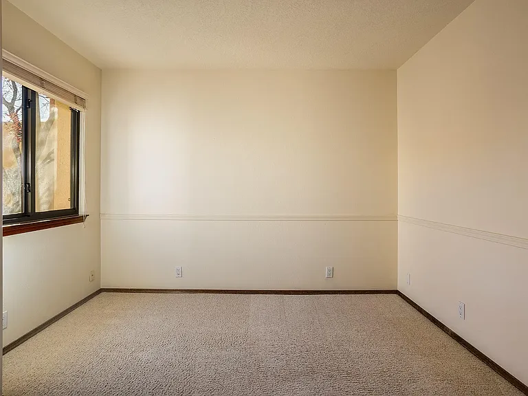 10405 Camino Del Oso NE — Photo 5