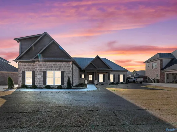 224 Oakland View Dr, Brownsboro, AL 35741