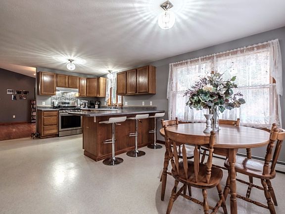 3rd image of 76 Bergeron Dr
