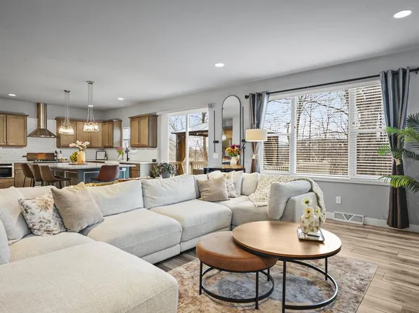 1198 Gracing Oaks Lane, Sun Prairie, WI 53590