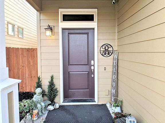 3rd image of 3227 NE 74th St