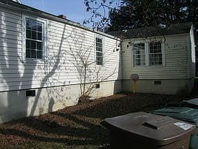 4th image of 824 Pearson St