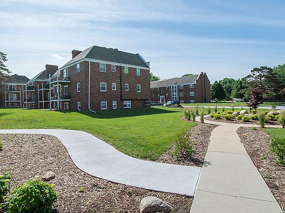 3rd image of 4101 Woodland Plz #9-9