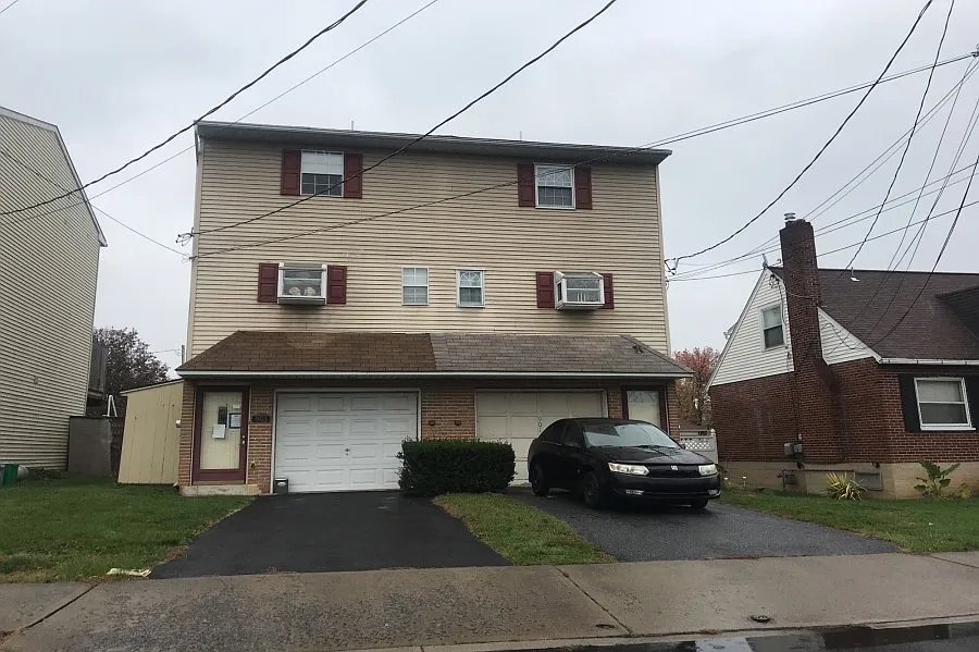 903 N Van Buren St photo 1