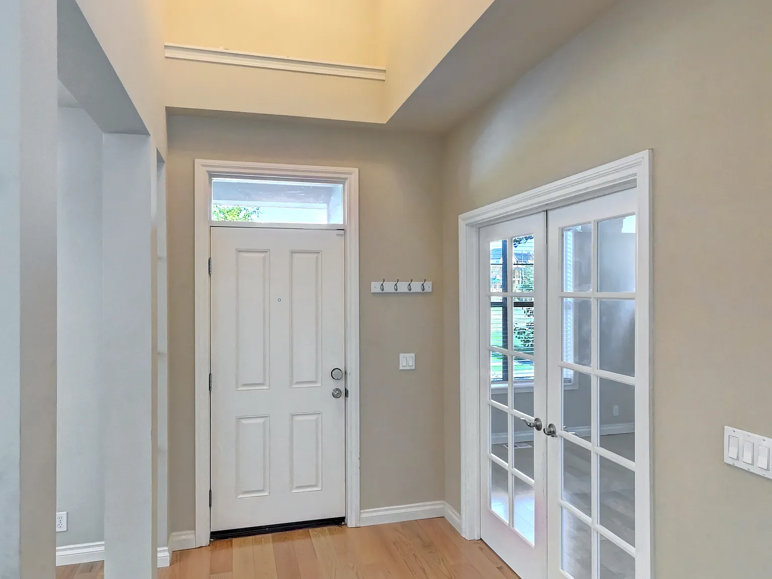 4 bed, 2835 sqft, $4,975 — Photo 3