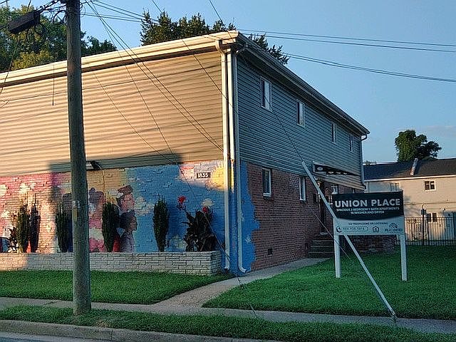 1st image of 1835 Thomas St
