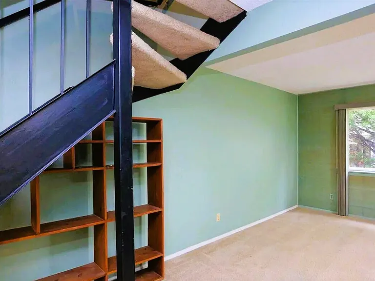 220 Elizabeth St #D4 — Photo 9