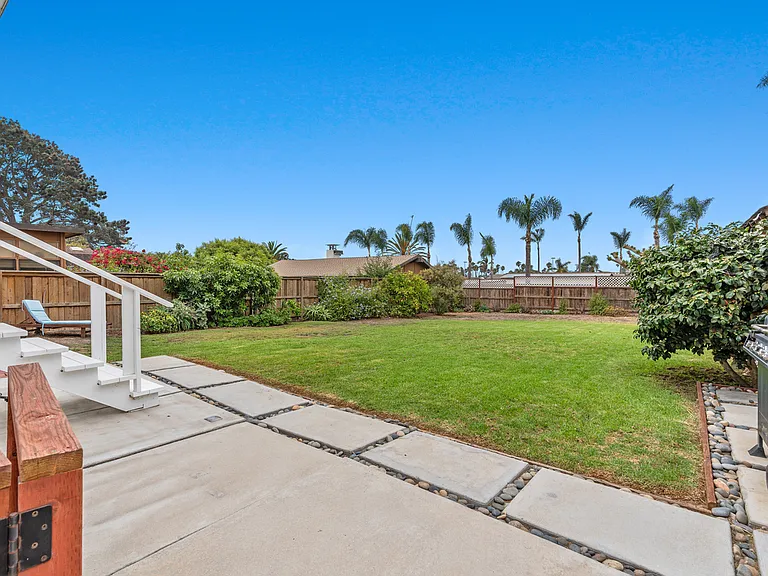 215 N Rios Ave — Photo 16