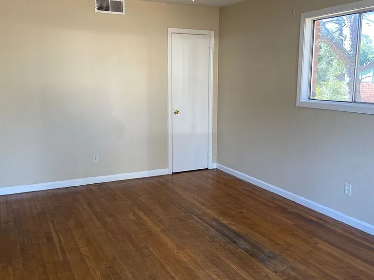 4822 Wellborn Dr — Photo 9