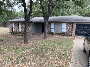 212 Lake Crest Parkway Ct, Azle, TX 76020