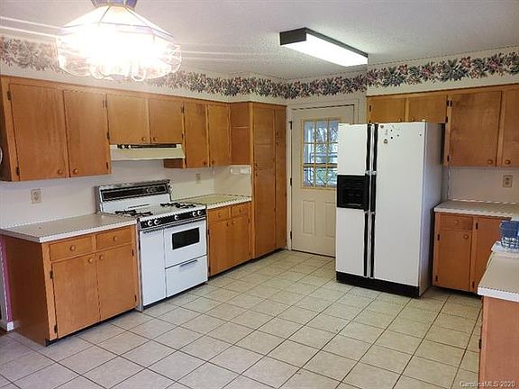 4th image of 3167 Catawba St