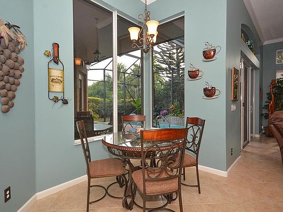 5th image of 2927 E Fontana Ct