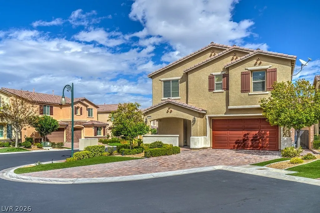 4 bed, 3.5 bath, 2482 sqft, $3,850 — Photo 2
