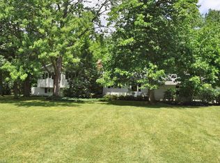 160 Meadowhill Ln, Moreland Hills, OH
