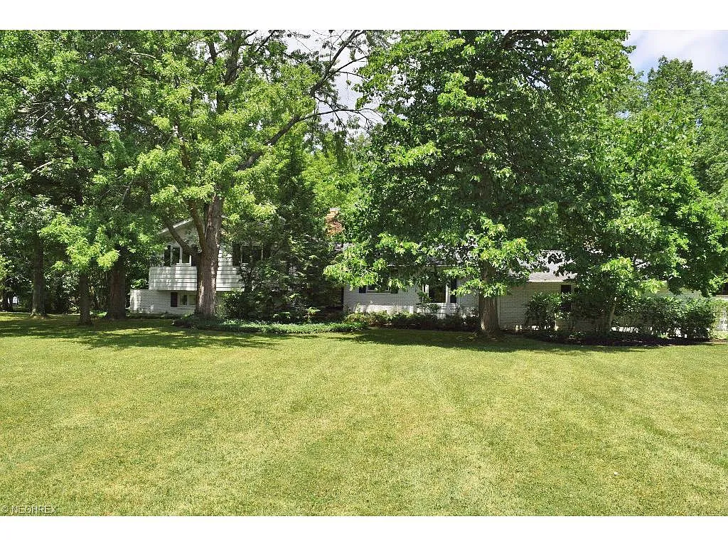 160 Meadowhill Ln photo 1