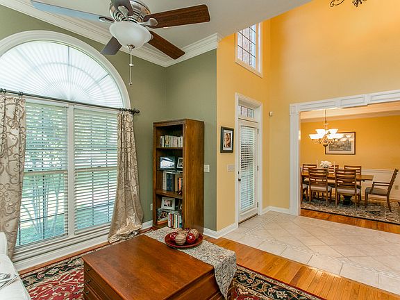 4th image of 411 Barnes Dr
