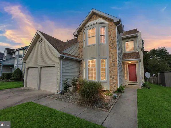 2 Hartzel Ct, Mount Laurel, NJ 08054