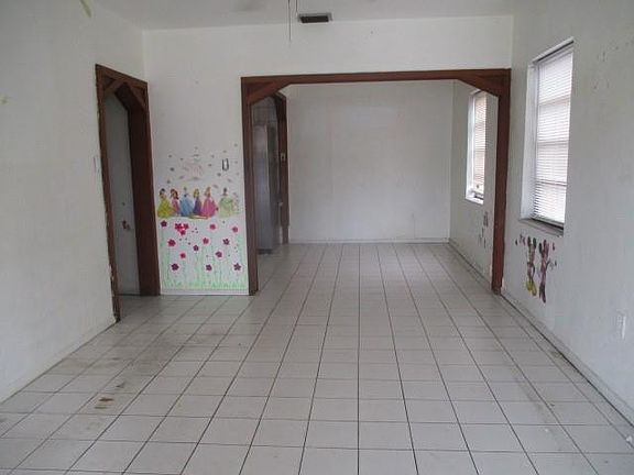 3rd image of 432 NW 32nd Court