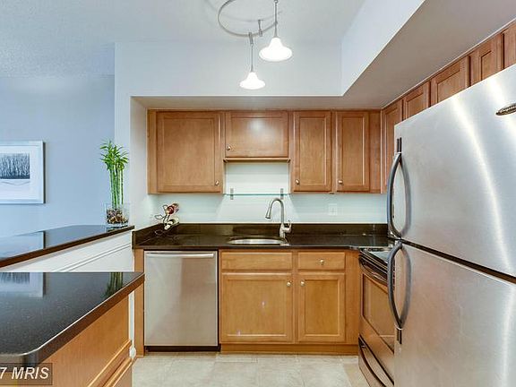 3rd image of 1001 N Randolph St APT 813