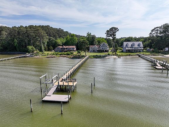 3rd image of 16493 Hicks Ln