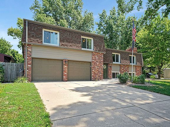 2nd image of 340 Sycamore Dr