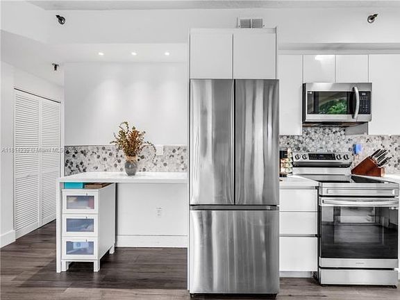 2nd image of 1834 Brickell Ave APT 33