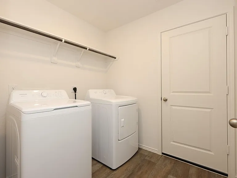 3027 Holland Lakes Dr — Photo 31