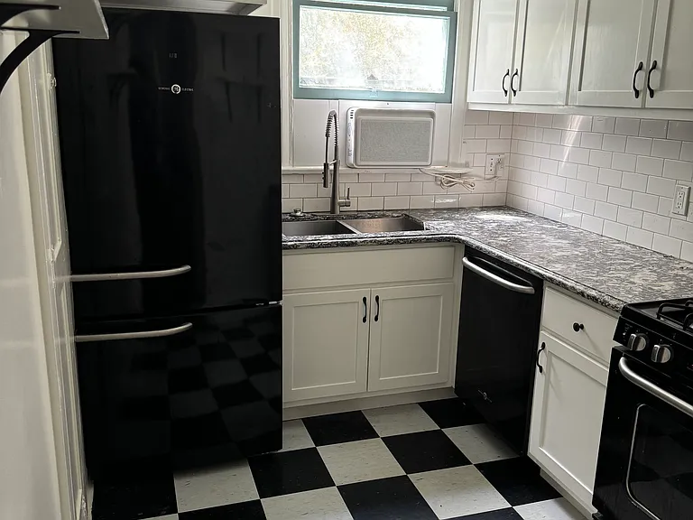1616 1/4 Silver Lake Blvd — Photo 10