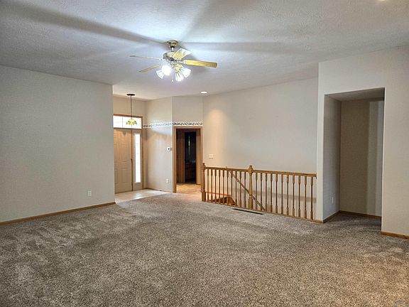 5th image of 415 Brookshire Ct