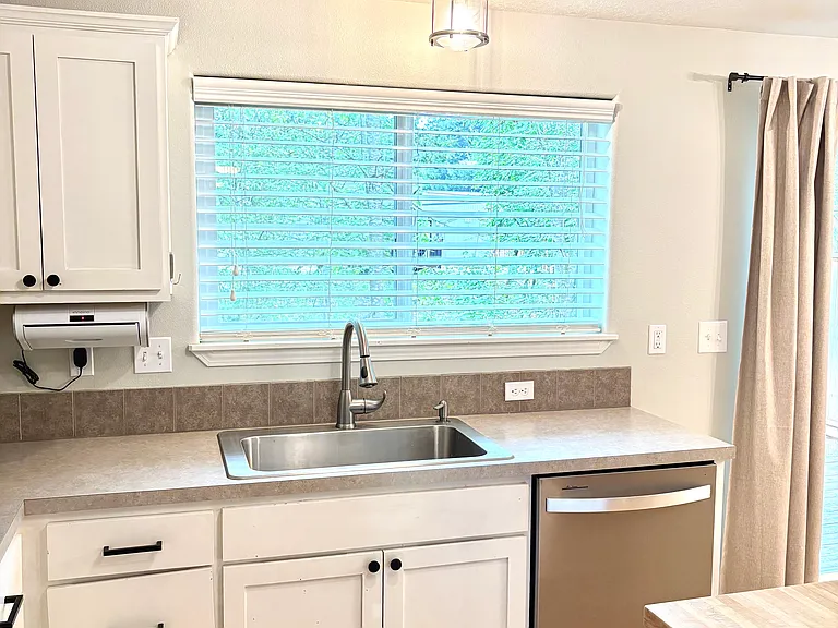 466 Corinne Dr — Photo 14