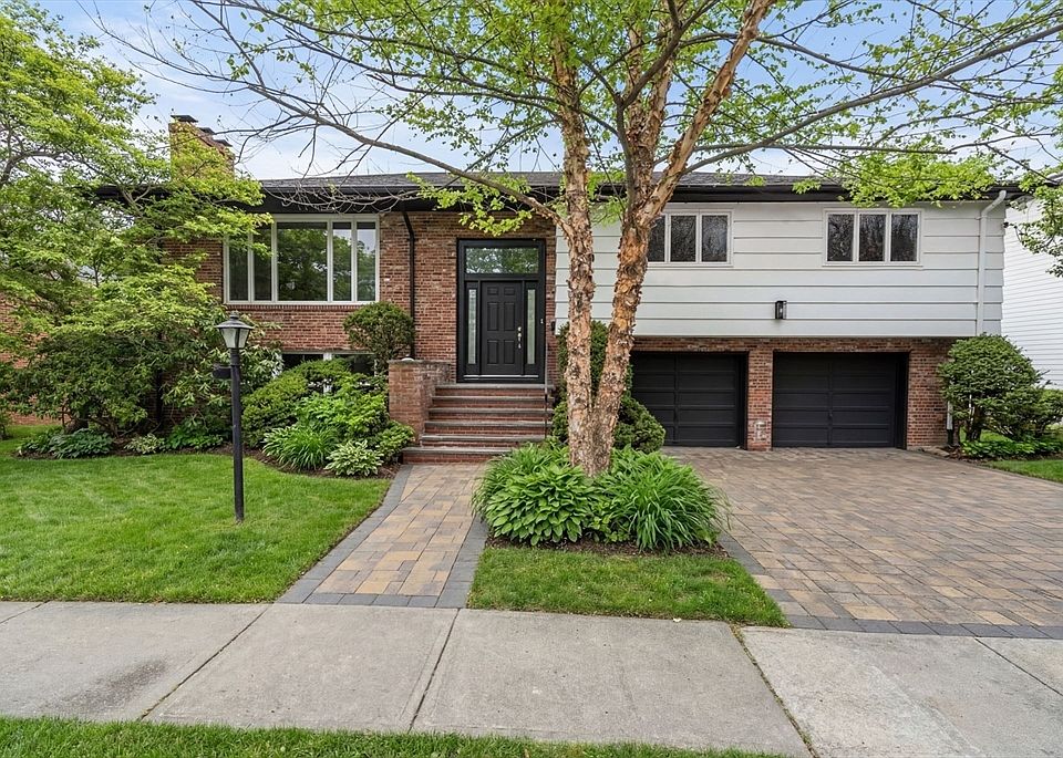 1st image of 520 Clinton Rd