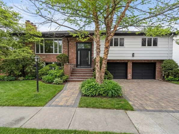 520 Clinton Rd, Brookline, MA 02467