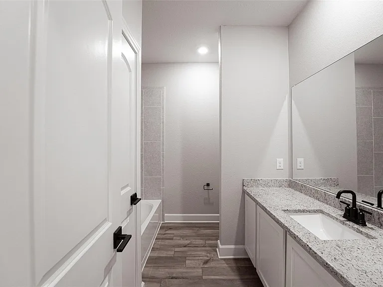 905 Calhoun Dr — Photo 7