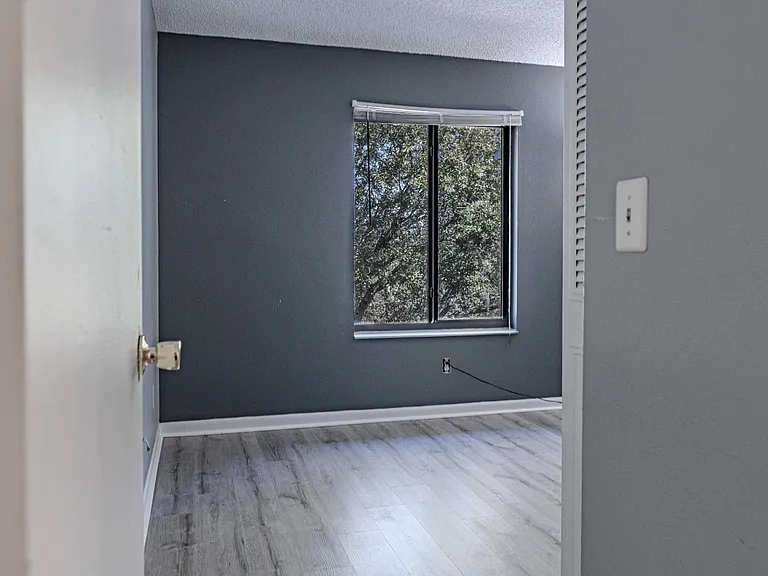 8215 Sun Spring Cir #23 — Photo 18